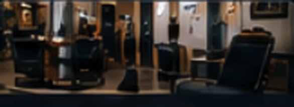 Barbería con sillones de piel y espejos